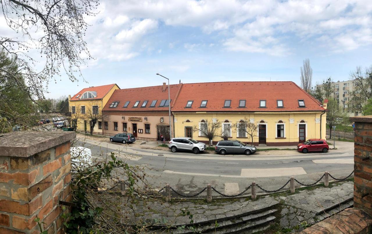 Váralja Vendégház Tata Exterior foto