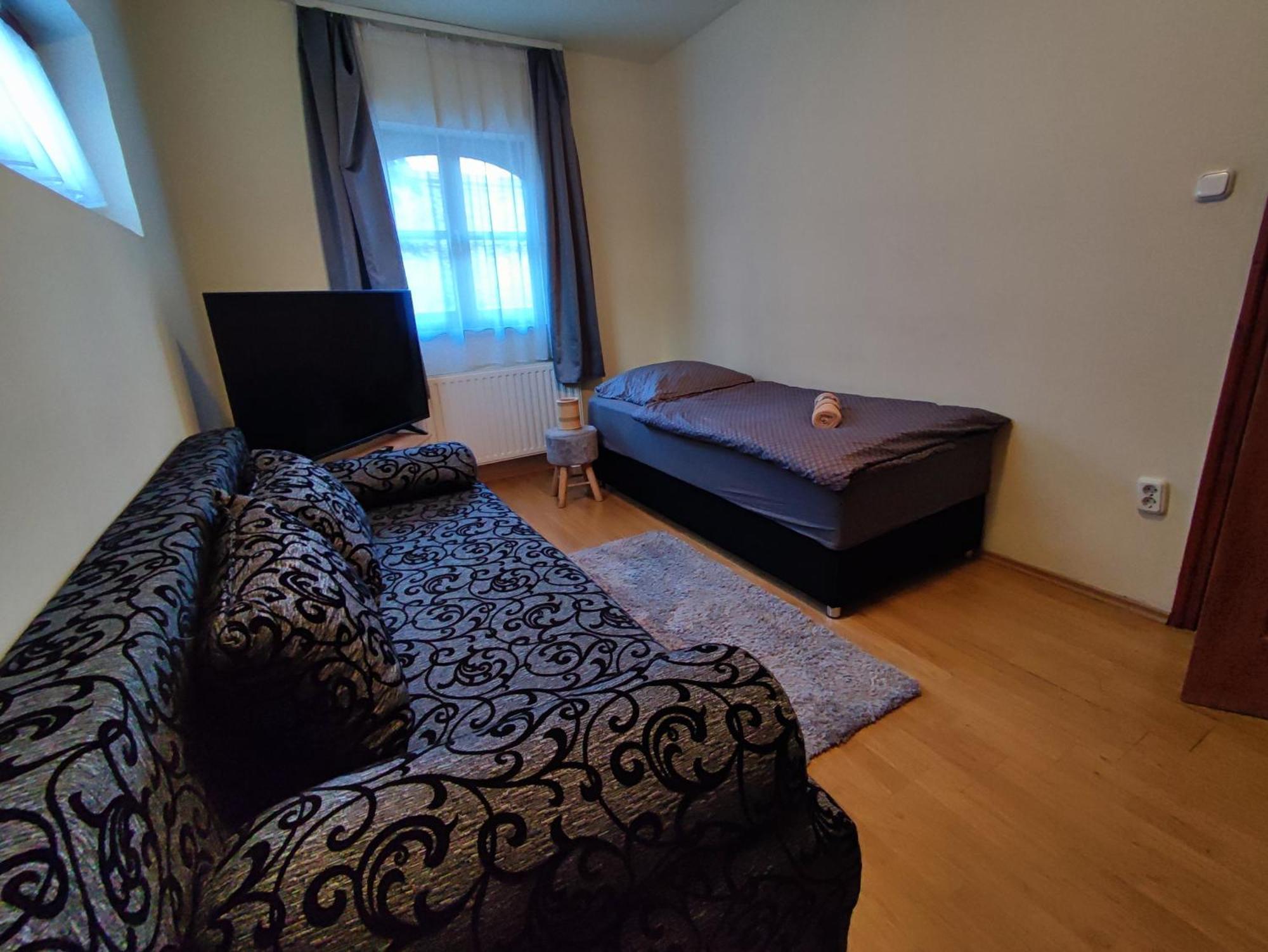 Váralja Vendégház Tata Exterior foto