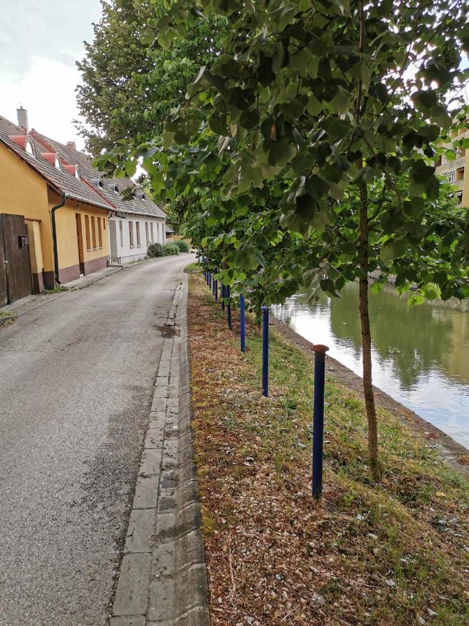 Váralja Vendégház Tata Exterior foto