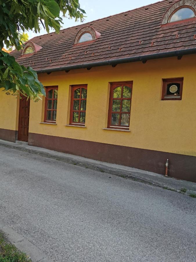 Váralja Vendégház Tata Exterior foto