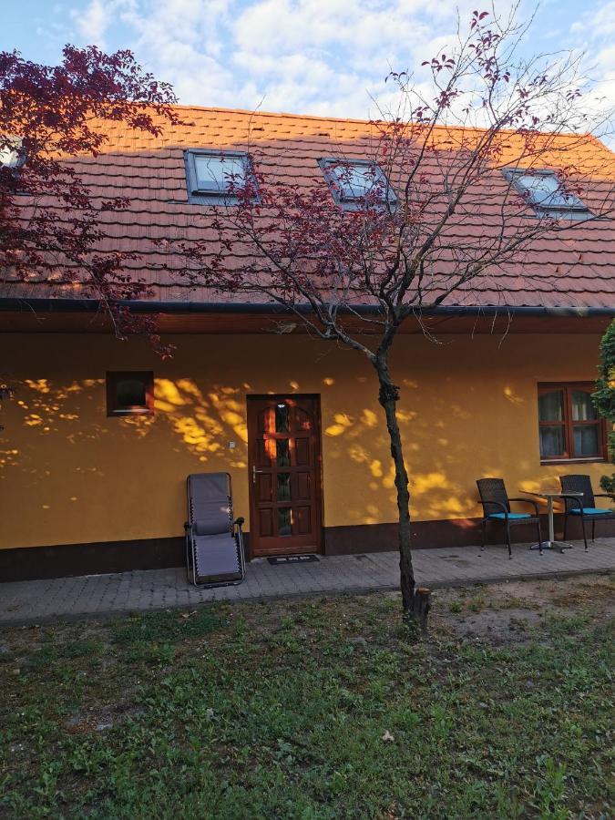 Váralja Vendégház Tata Exterior foto